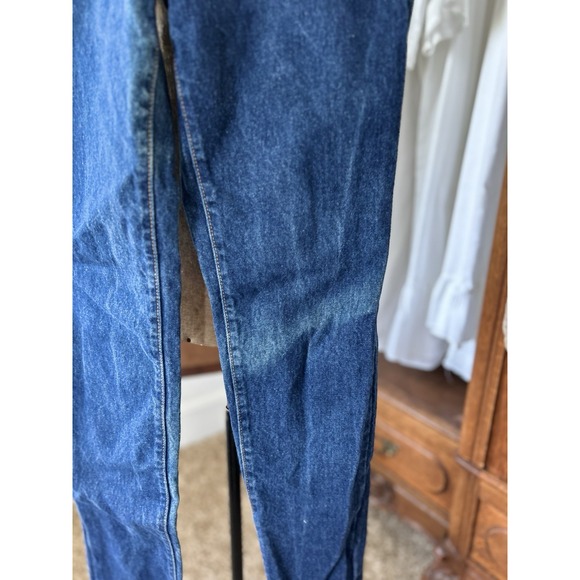 Levi's Vintage High Waisted Mom‎ Jeans Dark Wash Denim Classic Style USA Size 3 - Picture 2 of 12